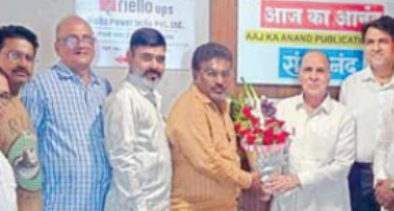 दै. ‘आज का आनंद’ के 56वें स्थापना दिवस पर शुभकामनाओं की बाैछारै